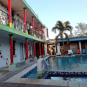 Chilamar Surf Lodge